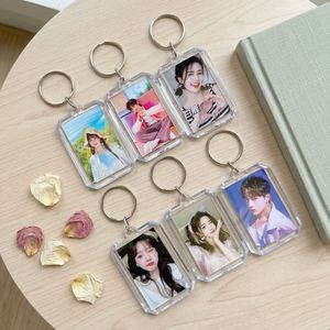 Vente en gros de porte-clés en acrylique personnalisés avec des motifs de dessins animés - Product Image 3
