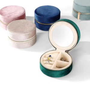 Boîte à bijoux moderne et élégante en velours recyclable avec logo personnalisé, cadre doré, couleurs gris, blanc, rouge, vert, vente en gros - Product Image 1