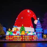 Schlüsselfertige Beleuchtungslösung für Außenbereich: Riesige Weihnachtsmann-Mütze Lichtstatue, Weihnachtsdekoration, Winterfest-Laternen