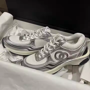 Новые дизайнерские повседневные дышащие легкие кроссовки на шнуровке Stock X класса люкс, оригинальные, высокого качества, для мужчин и женщин - Product Image 4