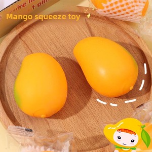 Juguete Blandito Realista de Mango y Naranja - Fruta Suave Antiestrés para Niños y Adultos, Ideal para la Oficina, Diversión, Relajación y Alivio del Estrés - Product Image 4
