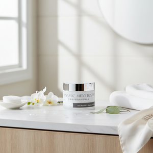 Crema Facial Hidratante Avanzada con Cuidado Iluminador y Fórmula Innovadora para la Adhesión de la Piel - Product Image 3