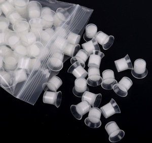 100 Vasos Desechables de Plástico Suave Blanco para Tinta de Pigmento, 1.4x1.6cm, para Microblading y Accesorios PMU - Product Image 1