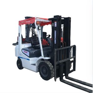 Chariot élévateur diesel d'occasion TCM 2.5T certifié CE du Japon avec mât à trois étages, levage de 4,5 m, utilisation dans les restaurants - Product Image 1