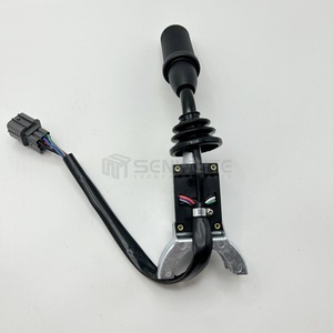 สวิตช์คอมบิเนชั่น Senwitt รุ่น 70180298 สำหรับอะไหล่เครื่องจักรก่อสร้าง JCB ควบคุมไฟเลี้ยว - Product Image 4