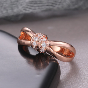 Anello semplice con micro pietre intarsiate, delicato ornamento creativo per le dita da donna - Product Image 3