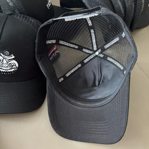 Gorra de Béisbol de 5 Paneles Personalizada de Alta Calidad con Bordado de Marca Personalizada MOQ BAJO, Gorra <span class=keywords><strong>Trucker</strong></span> Negra de Algodón con Cierre a Presión - Product Image 3