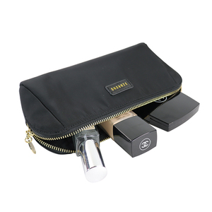 Pochette de maquillage en nylon noir avec logo personnalisé, pour femmes, sac cosmétique professionnel personnalisé, compartiment principal avec fermeture éclair - Product Image 3