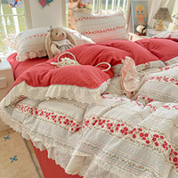 Parure de lit florale rouge 4 pièces en polyester seersucker avec double dentelle à volants, imprimé réactif pastoral