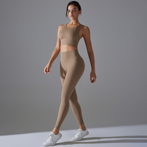 Completo Yoga da <span class=keywords><strong>Donna</strong></span>: <span class=keywords><strong>Pantaloni</strong></span> a Vita Alta Effetto Push-Up e Reggiseno Anti-Shock, Asciugatura Rapida, Aderenti, con Dettaglio Beauty Back, Colore Nude - Product Image 3