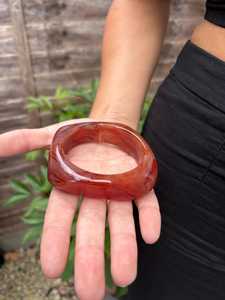 กำไลเรซิ่นอะคริลิคสุดอินเทรนด์สำหรับสุภาพสตรีอุปกรณ์เสริมที่โดดเด่นและน้ำหนักเบาเหมาะสำหรับงานปาร์ตี้หรือแฟชั่นประจำวัน - Product Image 2