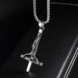 สร้อยคอจี้พระเยซูแบบกลับด้าน ทำจากสแตนเลสสตีล สำหรับผู้ชาย ขายส่ง - Product Image 1