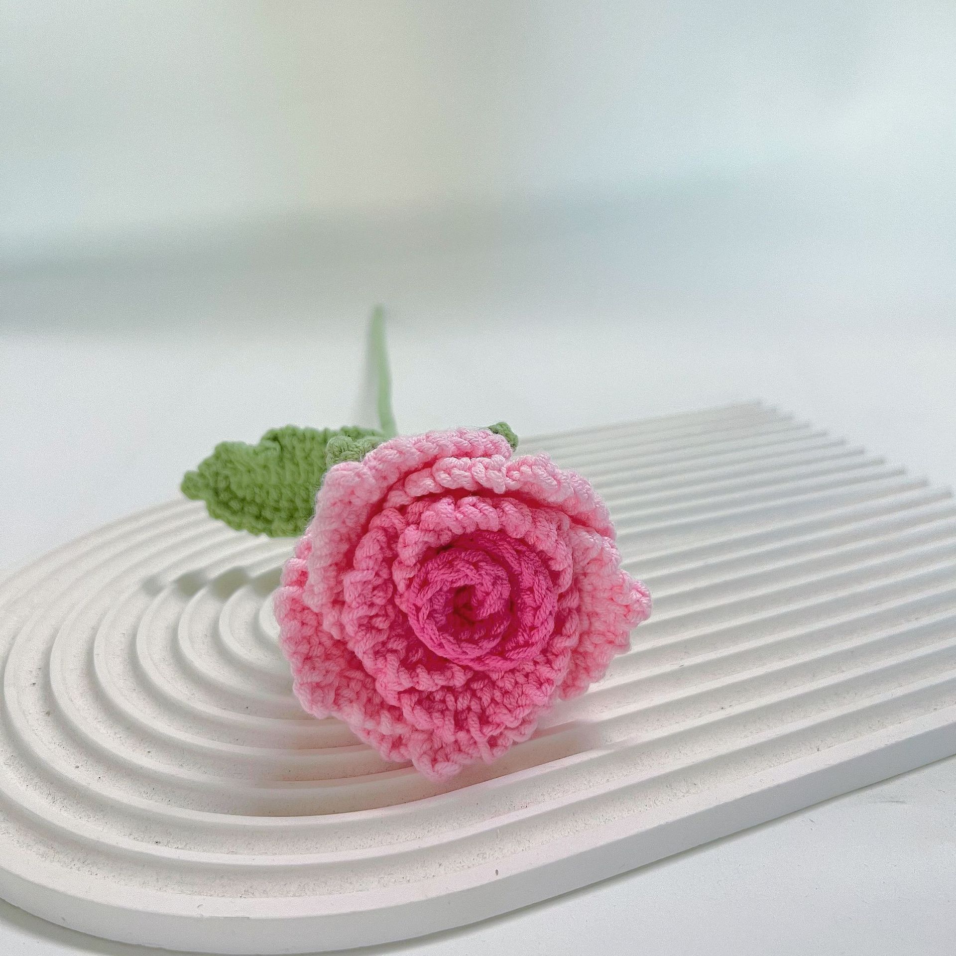 Rose rosé, dégradé progressif de rose.