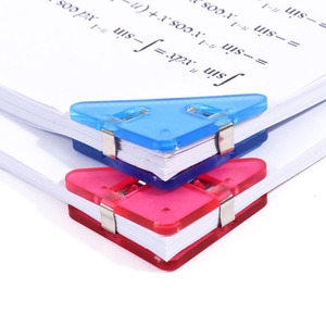 FOSKA - Clip Triangular Transparente Antideslizante de 4 Colores con Capacidad para 50 Hojas, para Marcar Páginas, Segurar Cupones y Hacer Álbumes de Recortes - Product Image 5