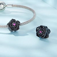 Vente en gros d'usine - Charmes en argent sterling 925 de style gothique vintage, perles de fleurs noires, adaptées aux bracelets et joncs pour femmes