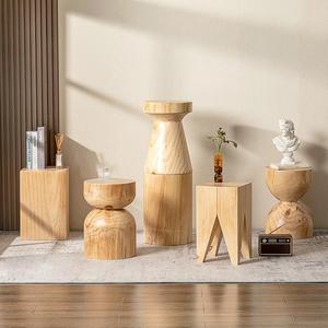 Sgabello <span class=keywords><strong>Moderno</strong></span> in Legno Massello Stile Wabi-Sabi, <span class=keywords><strong>Tavolino</strong></span> Laterale Nero a Clessidra con Texture Ondulata Intagliata a Mano per Arredamento Hotel e Villa - Product Image 4