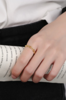 Bague de style INS en argent doré S925 Bague de pierres précieuses carrée creuse simple unisexe pour décoration de main de fête ou d'anniversaire