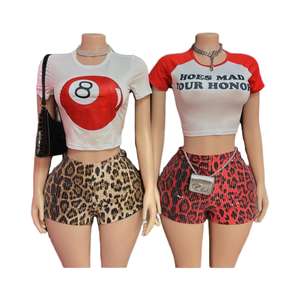 ชุดเซ็ตสองชิ้นลายดอกไม้สำหรับฤดูร้อน ลายตัวอักษร แขนสั้น เสื้อครอปทรงเข้ารูป ลายเสือดาว กระโปรงครอปสั้นเหนือเข่า ทรงเข้ารูป สวมใส่สบาย ระบายอากาศได้ดี - Product Image 4