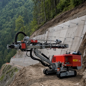 Foreuse rotative mobile APCOM V3A sur chenilles, alimentée au diesel, profondeur de forage max. 20 m - Product Image 1