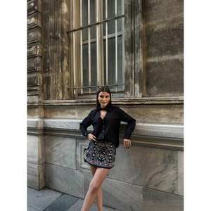 เสื้อเชิ้ตคอปกควีนสีดำ S เสื้อผู้หญิงทรงคลาสสิคสไตล์หรูหรา - Product Image 1