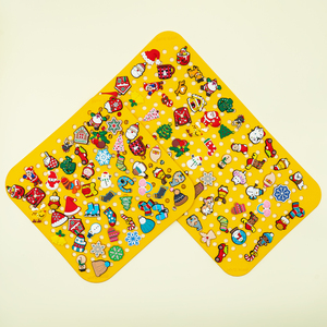 เครื่องประดับรองเท้า HYB Kuaji แบบอุ่นๆ ทำจาก PVC 2 มิติ ขนสัตว์ สไตล์ฤดูหนาว ฤดูใบไม้ร่วง รูปต้นคริสต์มาส ดีไซน์ตามสั่ง ขายส่ง จี้ห้อยรองเท้า - Product Image 3