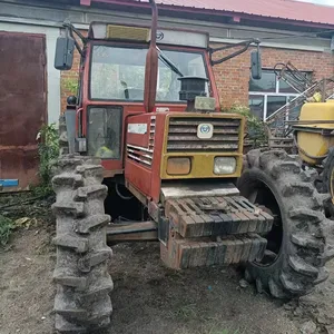 80-90 le tracteur de puissance est un tracteur tout neuf d'occasion avec des caractéristiques abordables et bon marché de 4*4.