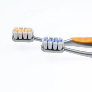 Cepillo de Dientes Manual para Adultos con Diseño de Orificios Grandes, Mango Ergonómico y <span class=keywords><strong>Cuello</strong></span> Curvo para un Uso Fácil - Product Image 6