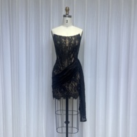 Robe d'été blanche mini pour femme 2026 – Robe de soirée élégante en dentelle blanche sans bretelles sexy