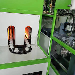 250 ml 750ml <span class=keywords><strong>2</strong></span> Litros Semi Automática Água Bebidas <span class=keywords><strong>Pet</strong></span> Máquina De Sopro De Detergente De Plástico Garrafa <span class=keywords><strong>PET</strong></span> Fazendo Máquina Fabricante - Product Image 3