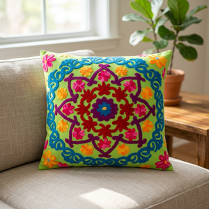 Housse de coussin multi couleur verte clair animé, housse décorative brodée - Product Image 2