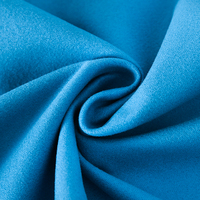 Vente en gros de serviettes de sport en microfibre taille personnalisée, poids léger en relief, serviette de sport à bande élastique à séchage rapide avec logo en relief
