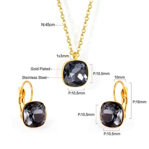 Set <span class=keywords><strong>di</strong></span> Gioielli in Acciaio Inossidabile Placcato Oro 18K, <span class=keywords><strong>Collana</strong></span> e Orecchini da Donna con Motivo a Margherita e Forme Geometriche - Product Image 5