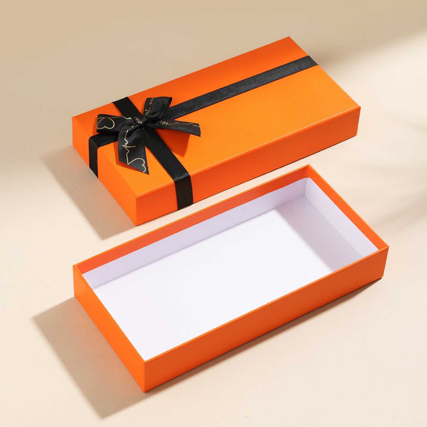 Coffret cadeau sur le thème de l'orange avec nœud et couvercle