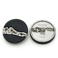 Kancing Resin Bulat Emas Hitam 16L 18L 20L 24L 28L 32L Dengan Bagian Tengah dan Alas Logam untuk Mantel dan Jas Hujan