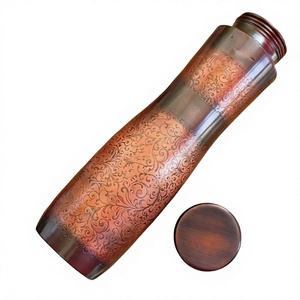Bouteille d'eau classique en cuivre martelé, finition texturée, étanche, fabriquée à la main, réutilisable, avec bouchon en cuivre - Product Image 6