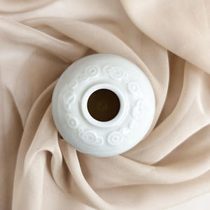 Masseur facial en céramique Gua Sha pour le grattage du visage et utilisation à l'eau chaude - Product Image 5