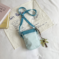 Sac bandoulière décontracté personnalisé pour femme avec broderie chat mignon et pendentif palmier, sac messager à sangle réglable pour le quotidien et les voyages