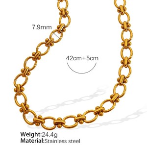 Cadena de acero inoxidable estilo cubano, cadena de metal a la moda que no se desvanece, collar para mujer con accesorio de circonita en forma de corazón. - Product Image 6