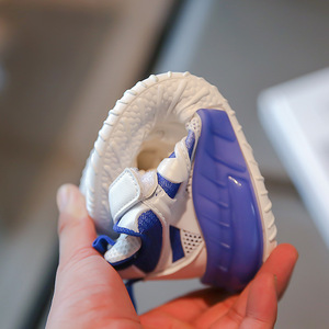 <span class=keywords><strong>Scarpe</strong></span> sportive traspiranti in rete bianca da ragazza nell'estate delle 2025 nuove <span class=keywords><strong>scarpe</strong></span> da corsa estive da <span class=keywords><strong>bambina</strong></span> per bambini. - Product Image 5