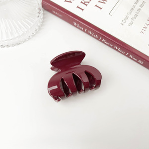 مشبك شعر بلاستيكي مثلث الشكل بألوان الحلوى الهندسية للسيدات، بتصميم مجوف بسيط وألوان صلبة أنيقة - Product Image 6