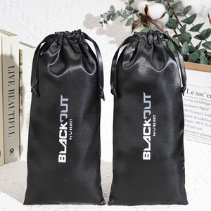 Paquete de extensiones de pelo de Peluca de satén negro impreso con logotipo personalizado, bolsa con cordón, bolsa de regalo de satén de seda de lujo para el cabello - Product Image 1