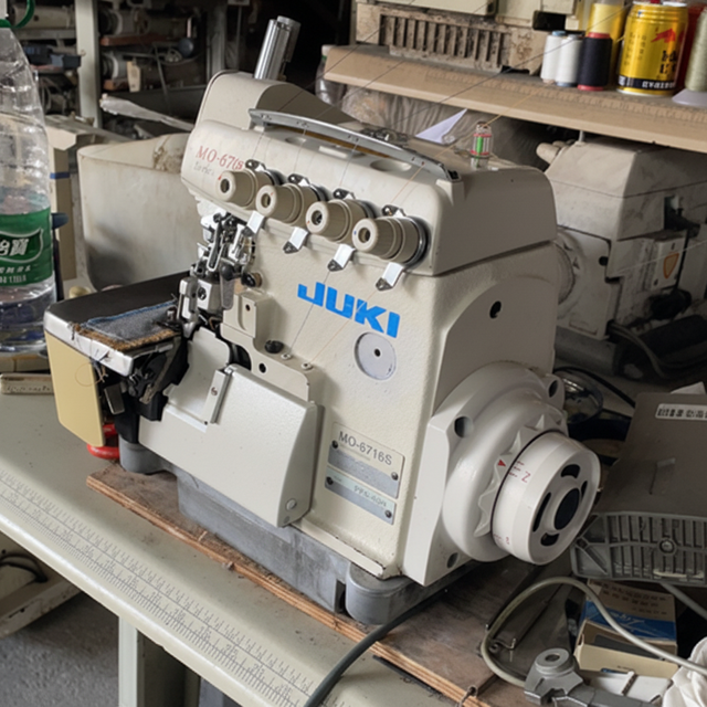 Used Juki6716 Five Thread Overlock Machine with Motor 3200 Sti/min 11mm Thickness