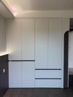 Armoire scandinave avec gain de place, tiroirs et rangements, meuble de chambre à coucher sur mesure