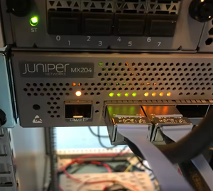 NUEVA plataforma de enrutamiento universal Juniper Networks MX-series MX204 Router Enrutador de borde universal montable en rack - Product Image 3