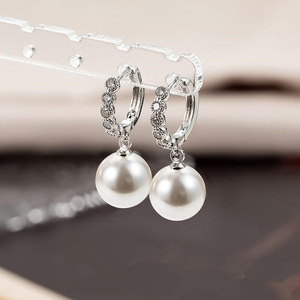 Orecchini Geometrici con Perle Simulate per Donne, Gioielli Eleganti e Delicati di Lusso alla Moda - Product Image 3