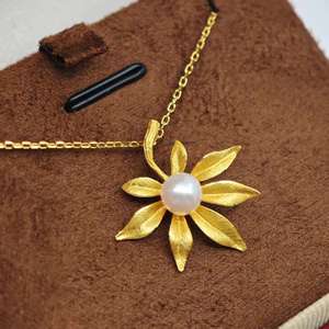 Collar con Colgante de Plata de Ley 925 con Forma de Flor Dorada de UM Jewelry, Perla Natural de Agua Dulce al por Mayor para Boda o Compromiso - Product Image 4