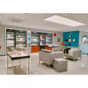 Design d'intérieur de showroom de montres de luxe, intérieurs de magasin de montres haut de gamme avec comptoirs d'exposition élégants, éclairage LED, vitrine en verre - Product Image 6