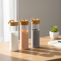 Bouteille d'eau en verre transparent de 550 ml de haute qualité, personnalisée en usine, avec couvercle en bambou et manchon en silicone