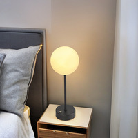 Lampe de bureau LED rechargeable sans fil design moderne pour la décoration d'hôtels de luxe avec batterie et écran tactile