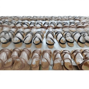<span class=keywords><strong>Sandales</strong></span> plates sexy d'été pour femmes TipsieToes, à enfiler, en cuir véritable noir, respirantes, à rayures, avec boucle - Product Image 6